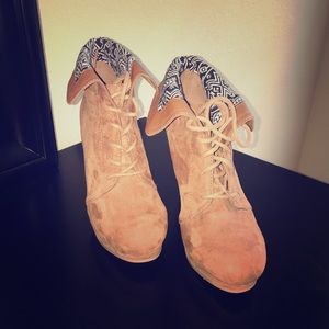 7.5 light brown booties! Great for the fall.
